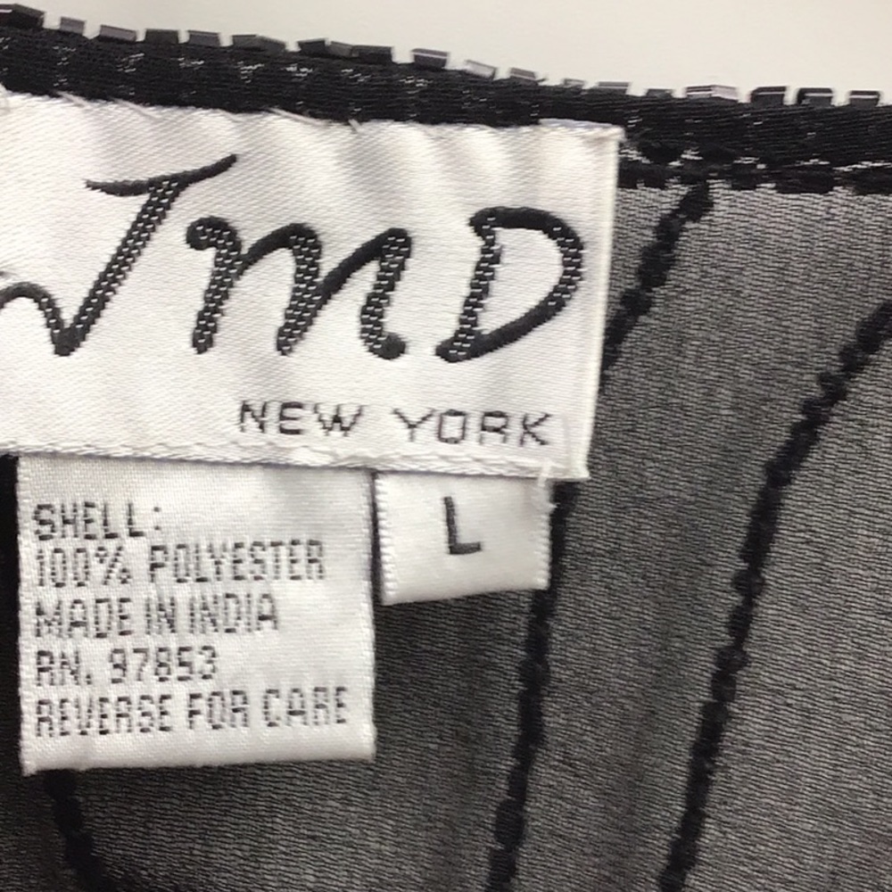 JMD BLACK SEQUINED TOP OPEN WITH ONE HOOK ON TOP. - Picture 8 of 14
